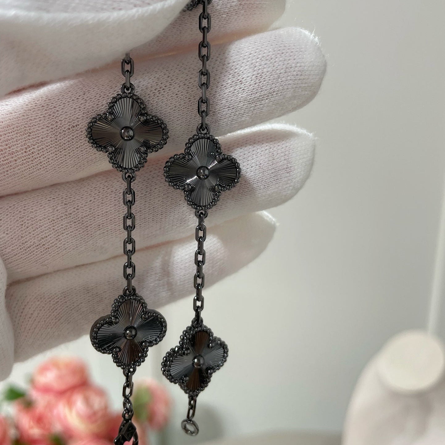 [Glitter Jewelry]CLOVER 5 MOTIF BLACK BRACELET