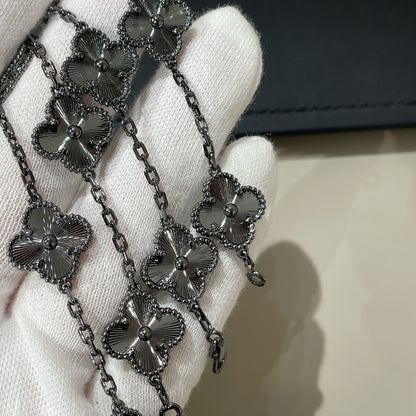 [Glitter Jewelry]CLOVER 5 MOTIF BLACK BRACELET