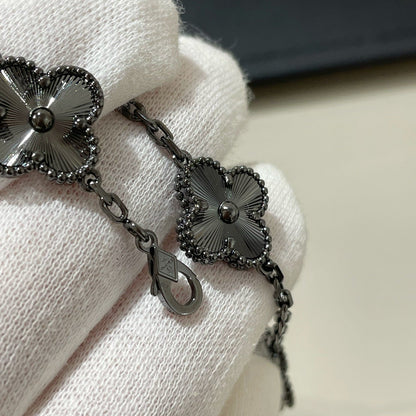 [Glitter Jewelry]CLOVER 5 MOTIF BLACK BRACELET