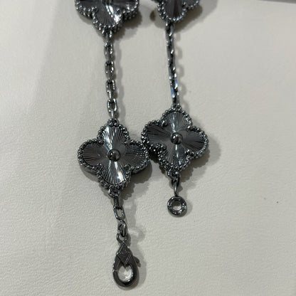 [Glitter Jewelry]CLOVER 5 MOTIF BLACK BRACELET