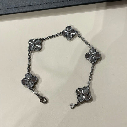 [Glitter Jewelry]CLOVER 5 MOTIF BLACK BRACELET