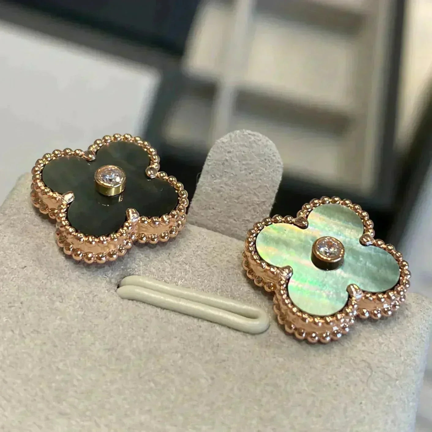 [Glitter Jewelry]CLOVER MEDIUM 1 MOTIFS GRAY MOP  DIAMOND EARRINGS