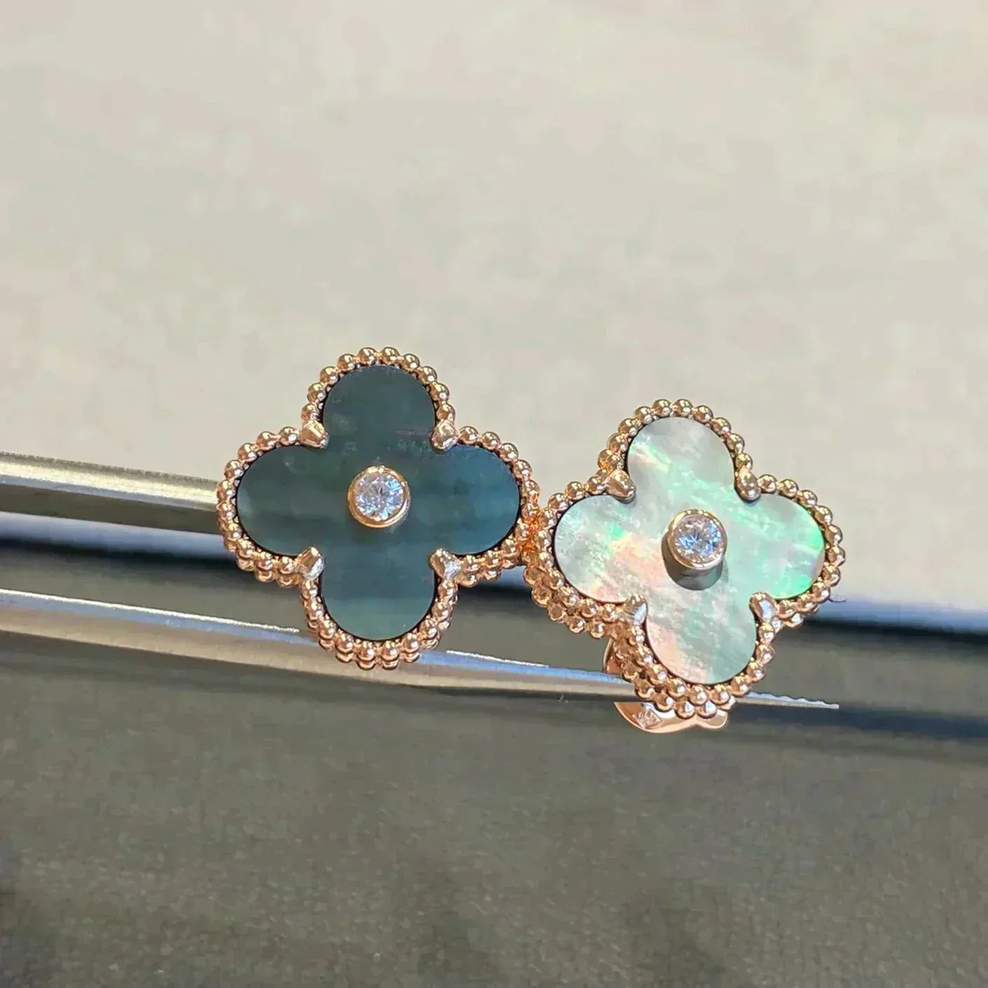 [Glitter Jewelry]CLOVER MEDIUM 1 MOTIFS GRAY MOP  DIAMOND EARRINGS
