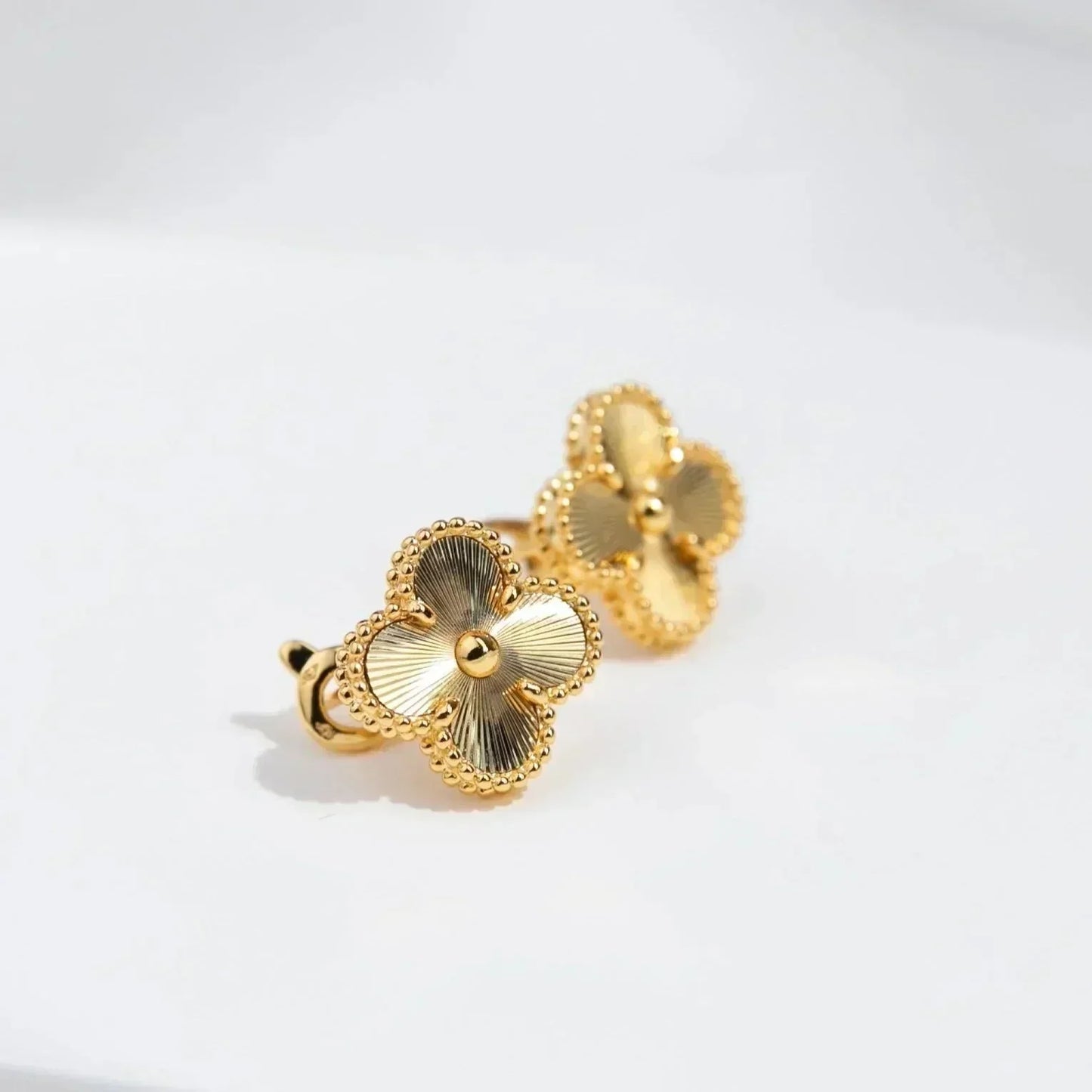 [Glitter Jewelry]CLOVER MEDIUM 1 MOTIFS LASER EARRINGS