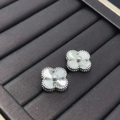 [Glitter Jewelry]CLOVER MINI 9.5MM LASER EARRINGS