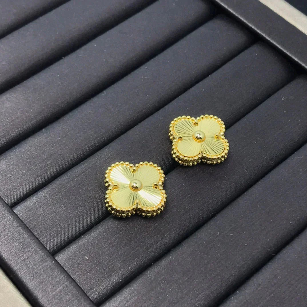 [Glitter Jewelry]CLOVER MINI 9.5MM LASER EARRINGS
