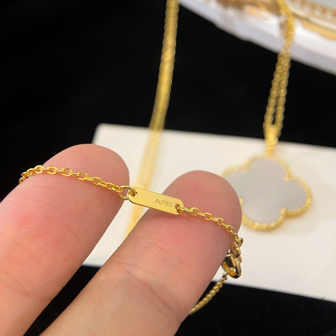 [グリッタージュエリー]クローバー 25mm モップ ラージペンダントネックレス