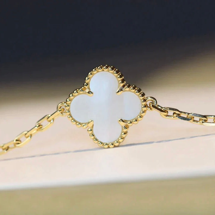 [Glitter Jewelry]CLOVER 20 MOTIFS WHITE MOP NECKLACE