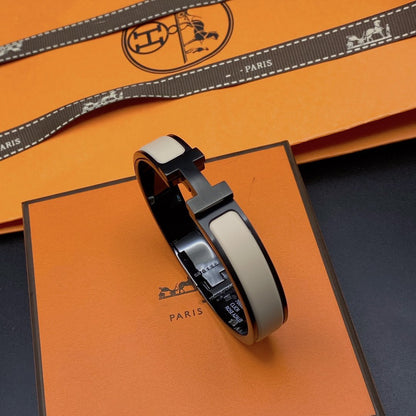 [グリッタージュエリー]Hブレスレット 12mm ブラックベージュ セラミック