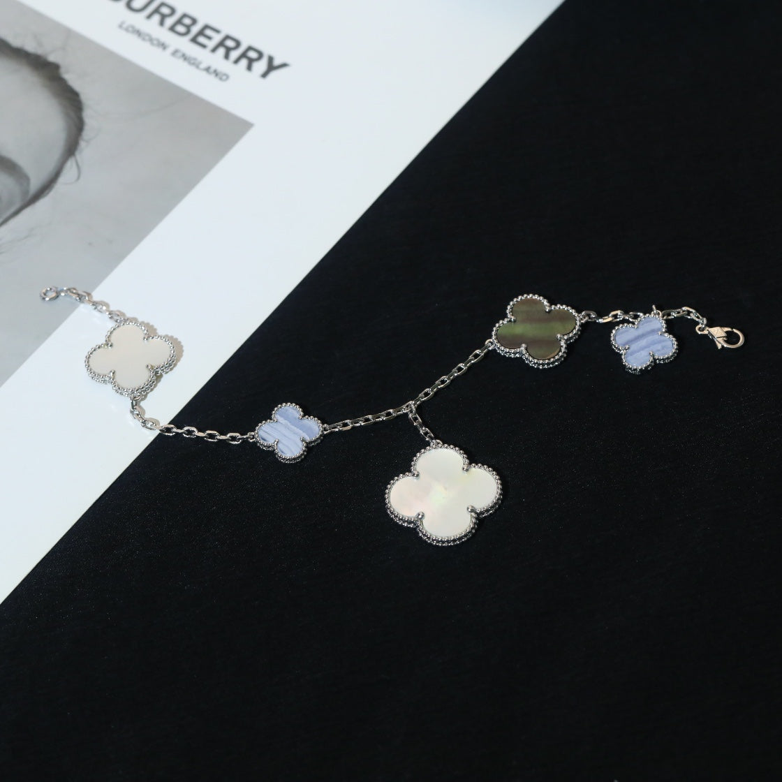 [Glitter Jewelry]CLOVER BRACELET 5 MOTIFS MOP CHALCEDONY SILVER