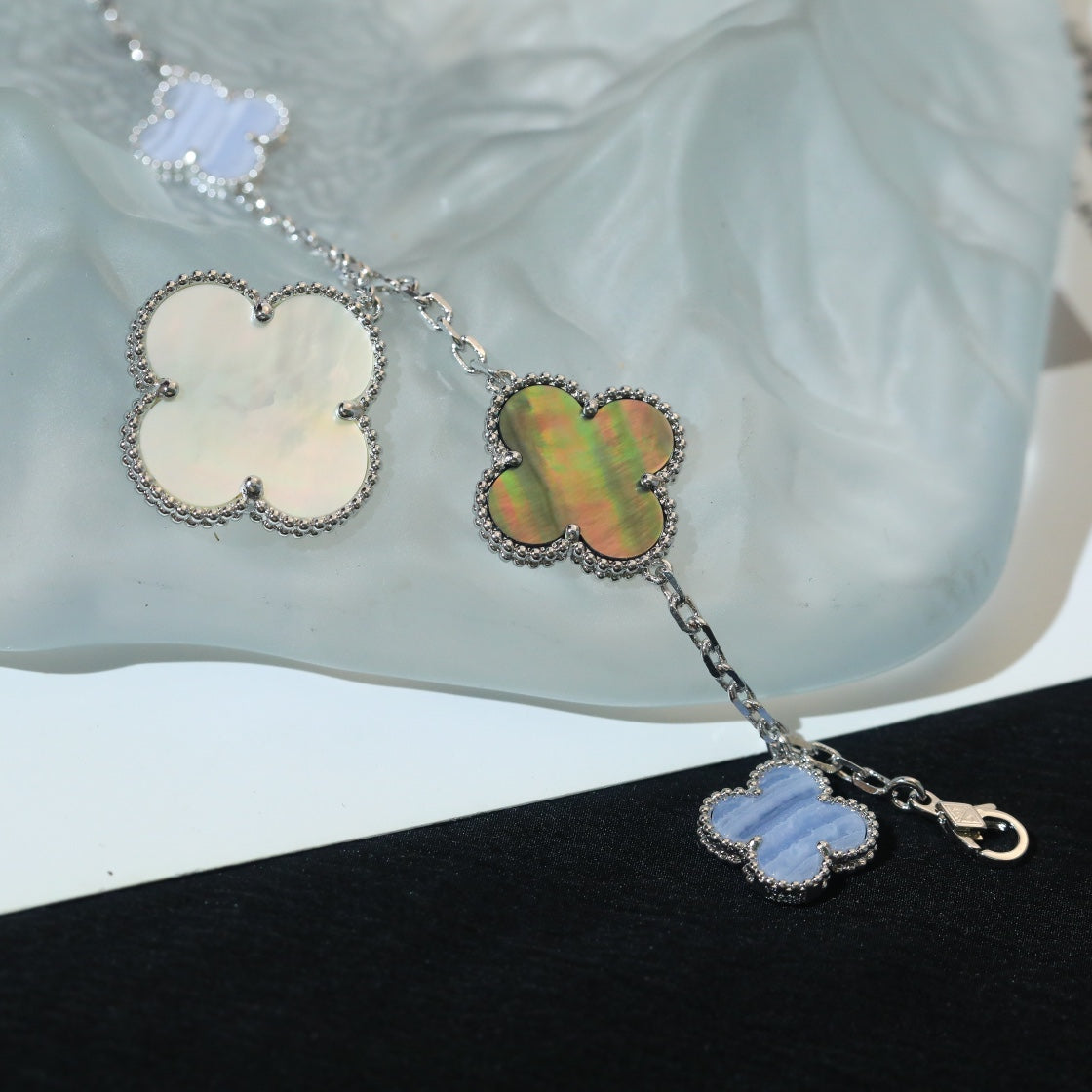 [Glitter Jewelry]CLOVER BRACELET 5 MOTIFS MOP CHALCEDONY SILVER