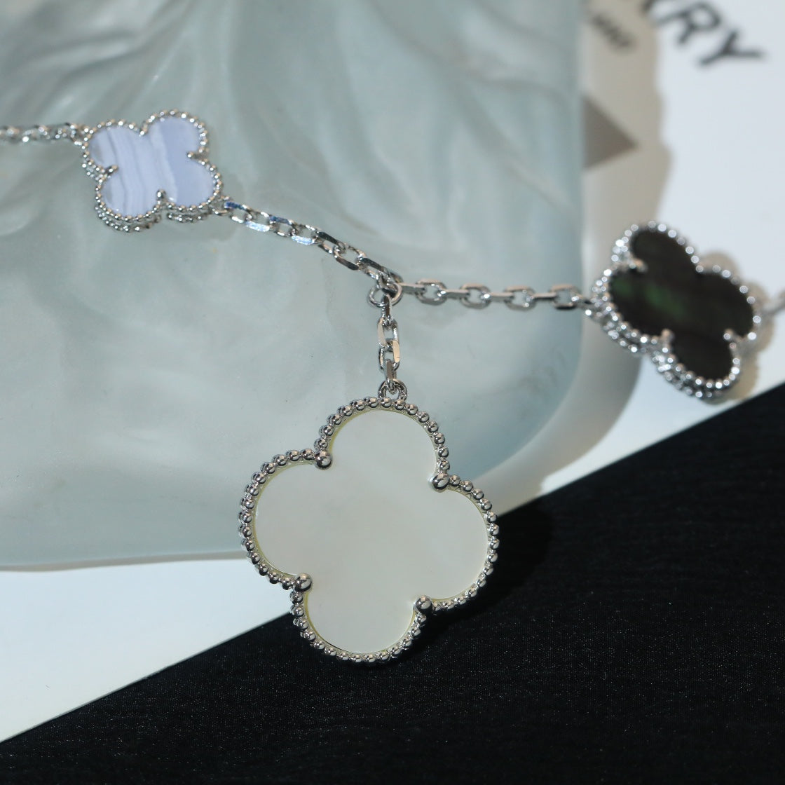 [Glitter Jewelry]CLOVER BRACELET 5 MOTIFS MOP CHALCEDONY SILVER
