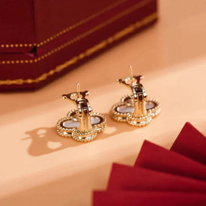 [Glitter Jewelry]CLOVER MEDIUM 1 MOTIFS  WHITE MOP STUD EARRINGS