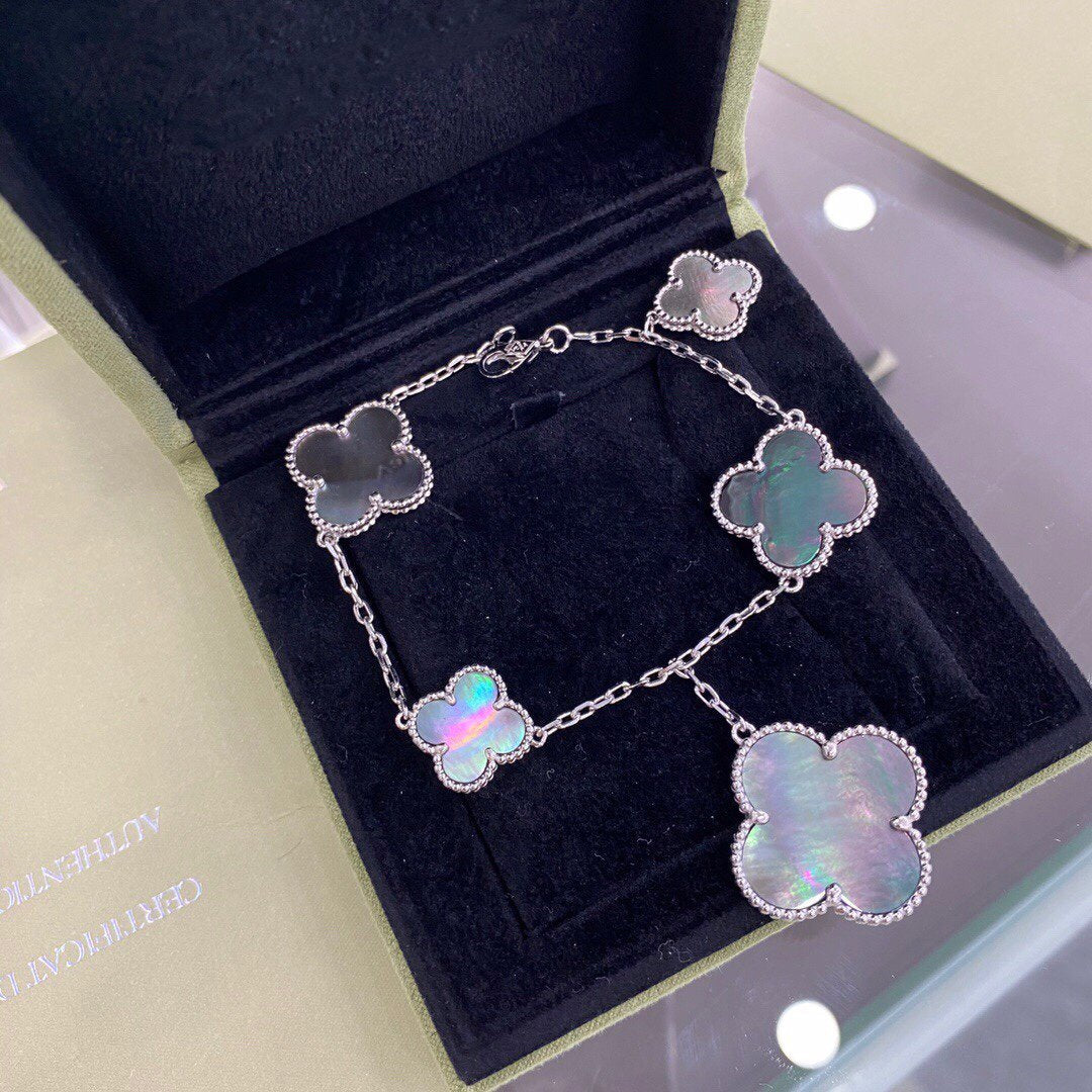 [グリッタージュエリー]クローバー5モチーフシルバーダークモップブレスレット