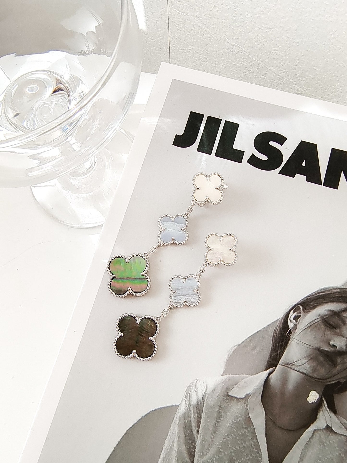 [Glitter Jewelry]CLOVER 3 MOTIFS CHALCEDONY DARK MOP SILVER EARRINGS