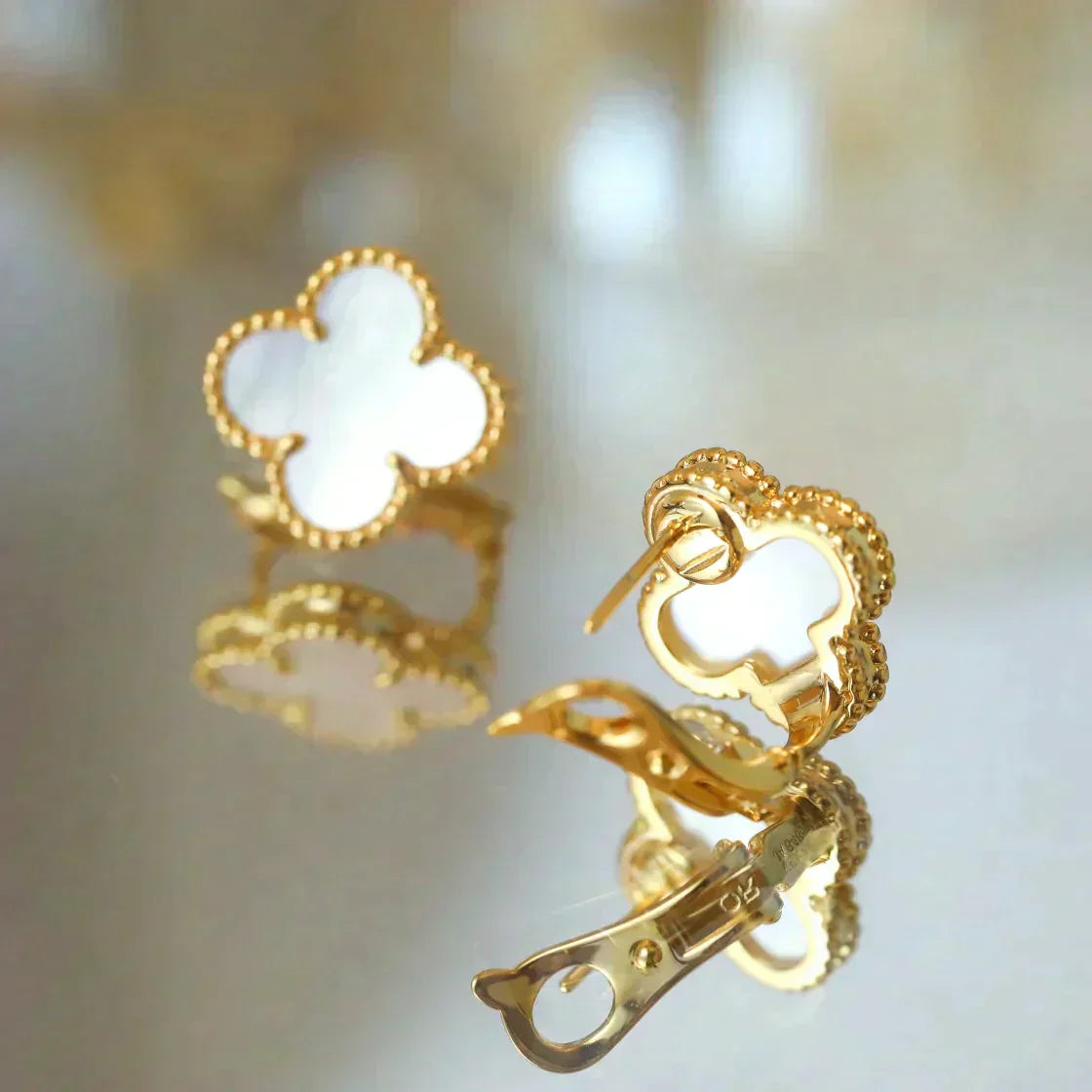 [Glitter Jewelry]CLOVER MEDIUM 1 MOTIFS  WHITE MOP STUD EARRINGS
