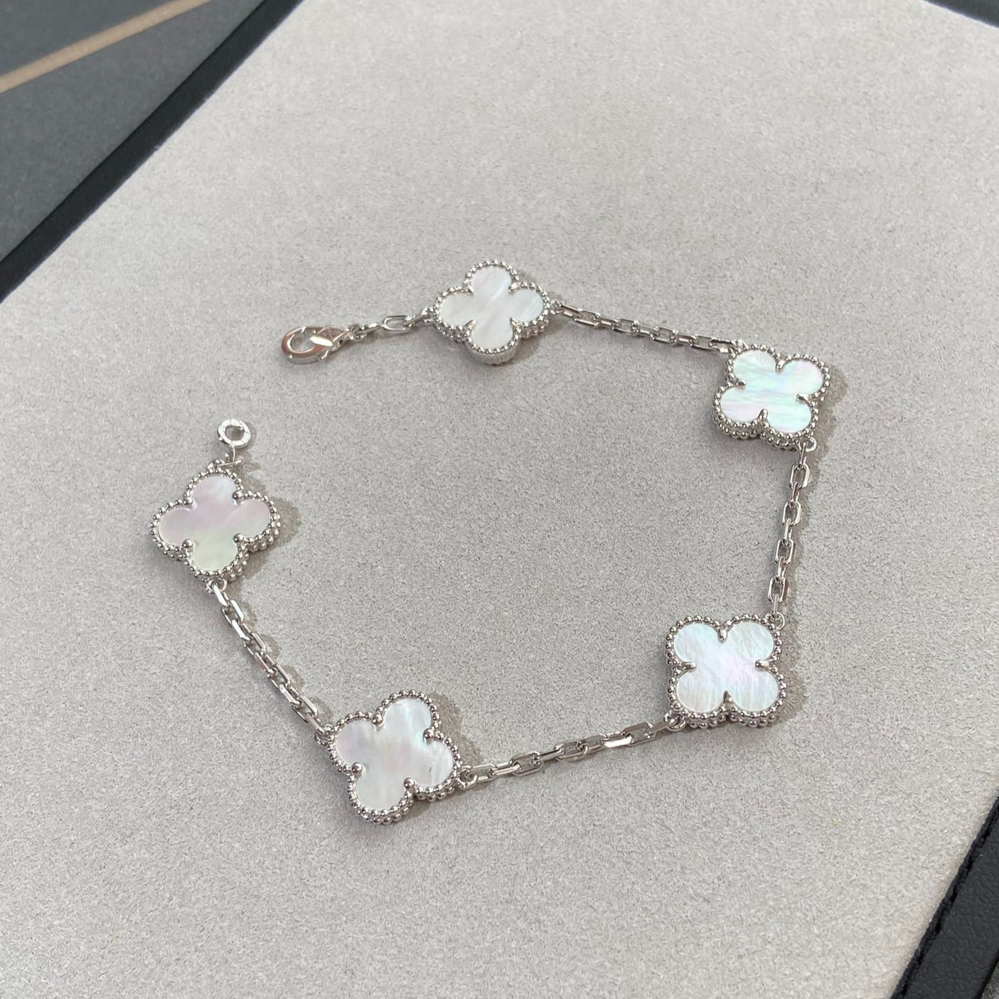 [Glitter Jewelry]CLOVER SILVER MOP 5 MOTIF BRACELET