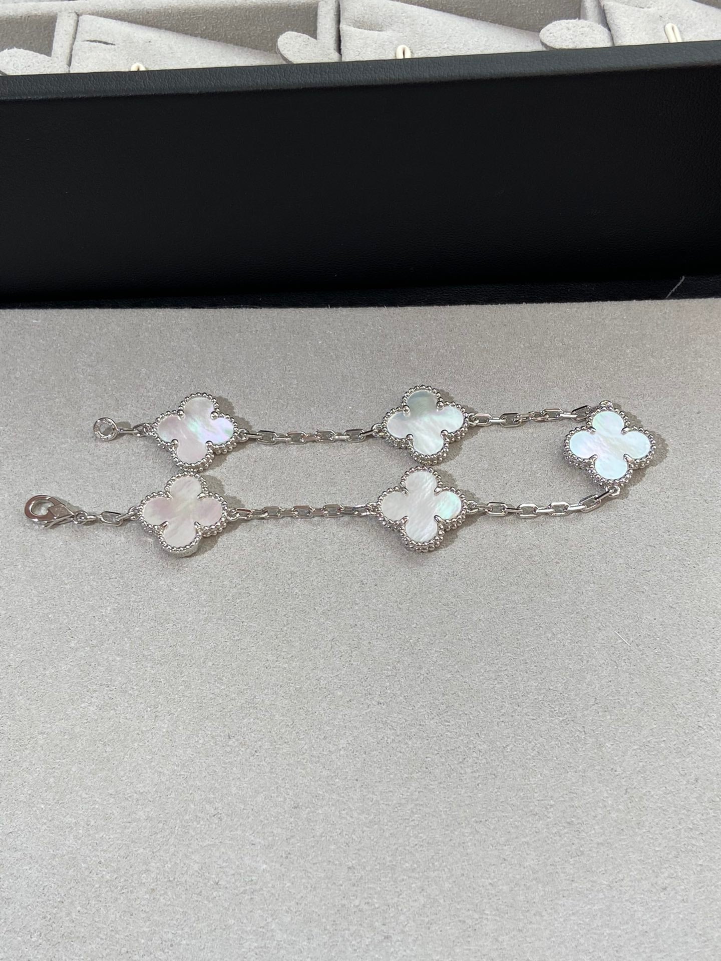 [Glitter Jewelry]CLOVER SILVER MOP 5 MOTIF BRACELET