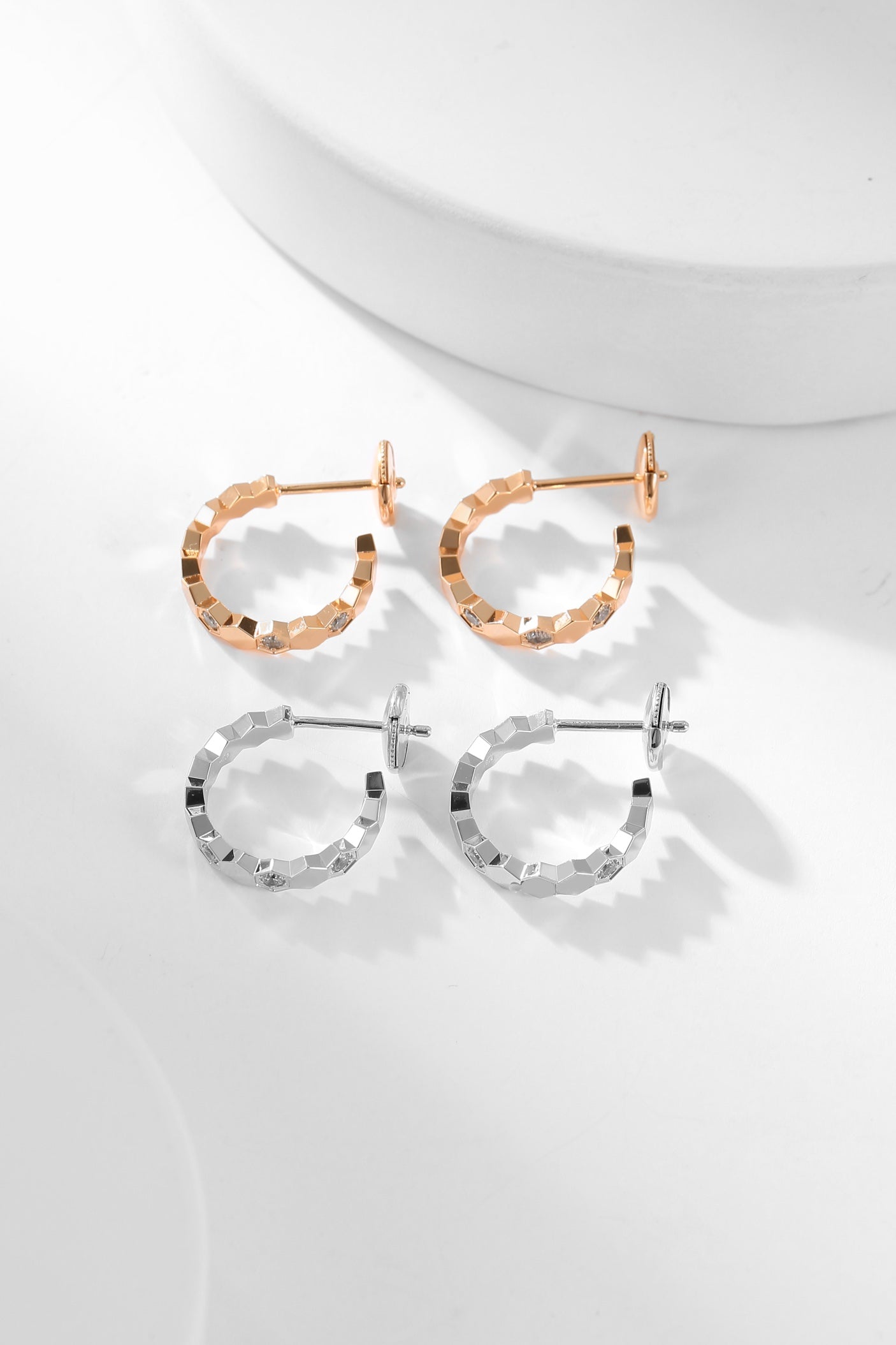 [Glitter Jewelry]BEE LOVE DIAMOND HOOP EARRINGS