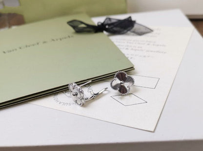 [Glitter Jewelry]CLOVER MEDIUM STUD EARRINGS