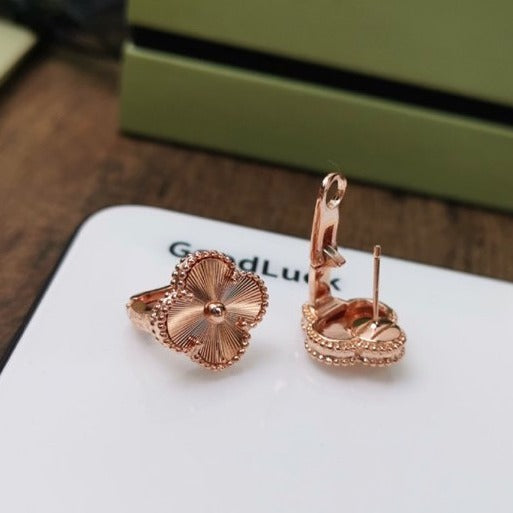 [Glitter Jewelry]CLOVER MEDIUM STUD EARRINGS
