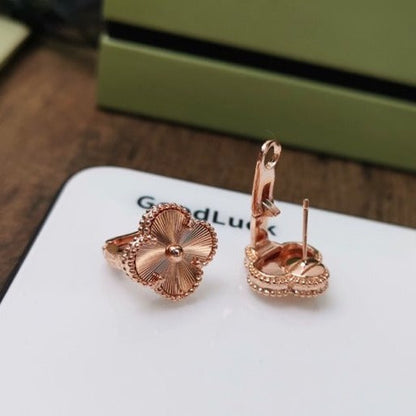 [Glitter Jewelry]CLOVER MEDIUM STUD EARRINGS