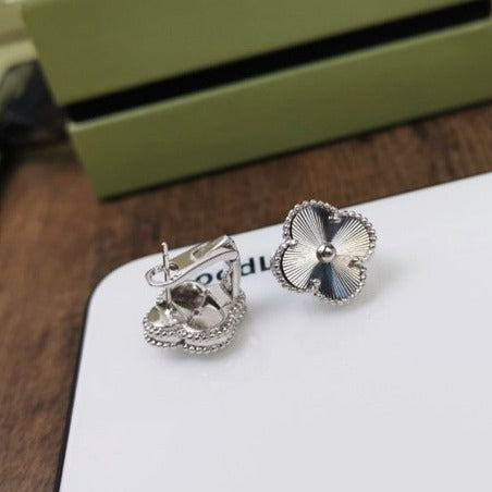 [Glitter Jewelry]CLOVER MEDIUM STUD EARRINGS
