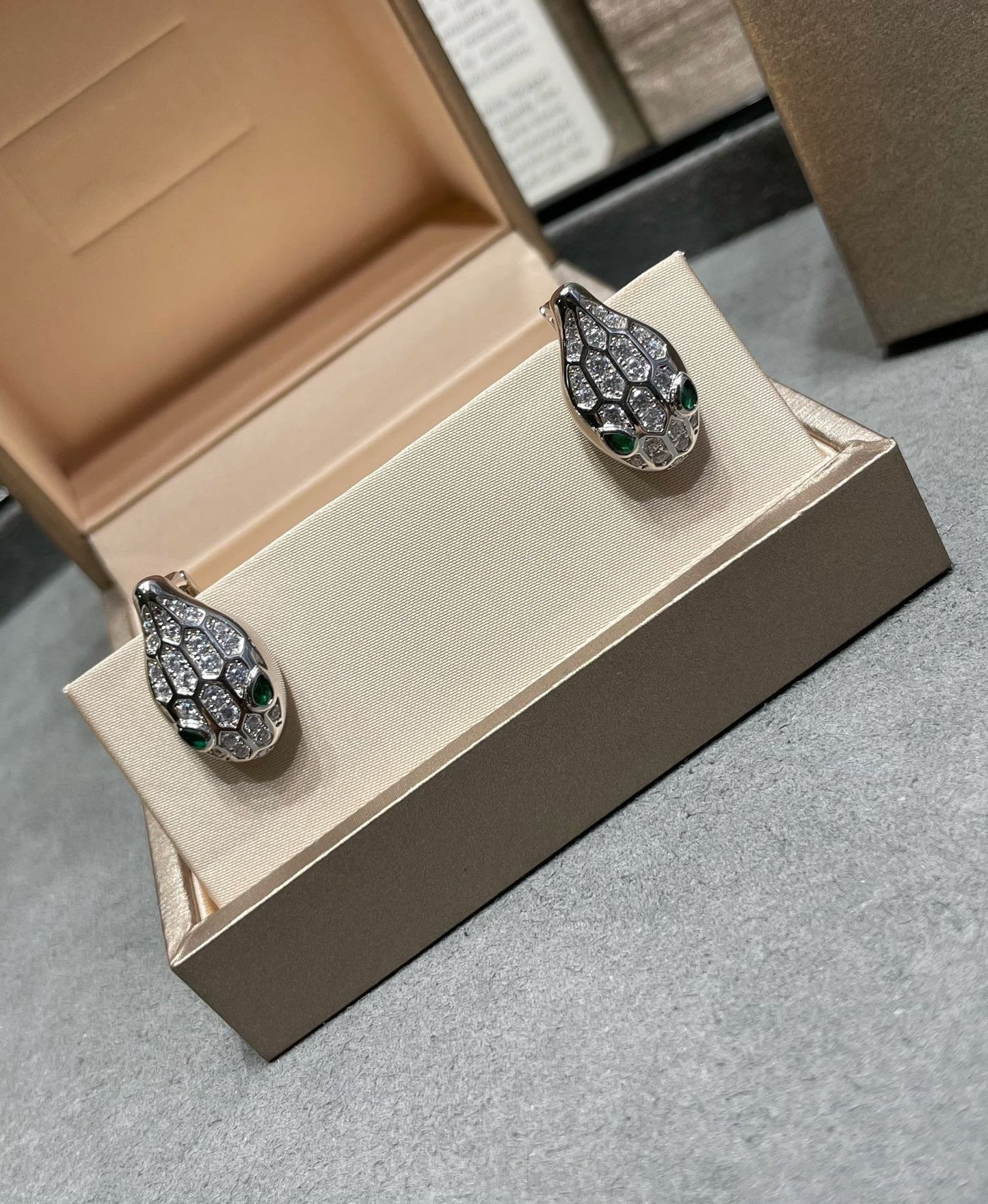 [Glitter Jewelry]SERPENT DIAMOND STUD EARRINGS