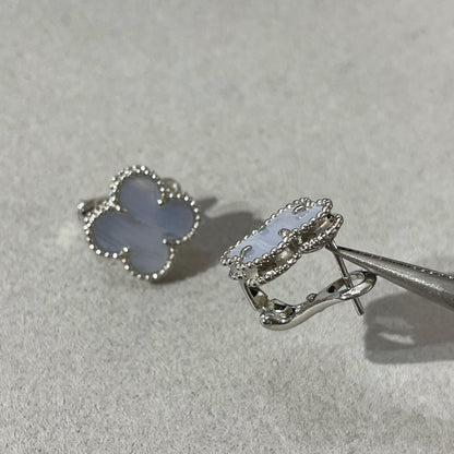 [Glitter Jewelry]CLOVER CHALCEDONY SILVER STUD EARRINGS
