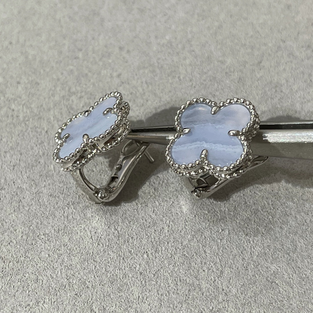 [Glitter Jewelry]CLOVER CHALCEDONY SILVER STUD EARRINGS