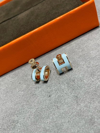[グリッタージュエリー]POP H スカイブルー スタッドピアス