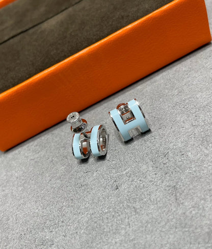 [グリッタージュエリー]POP H スカイブルー スタッドピアス