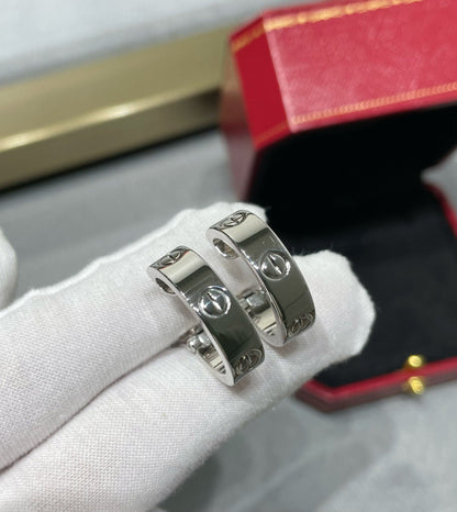 [グリッタージュエリー]LOVE 5.5MM イヤリング