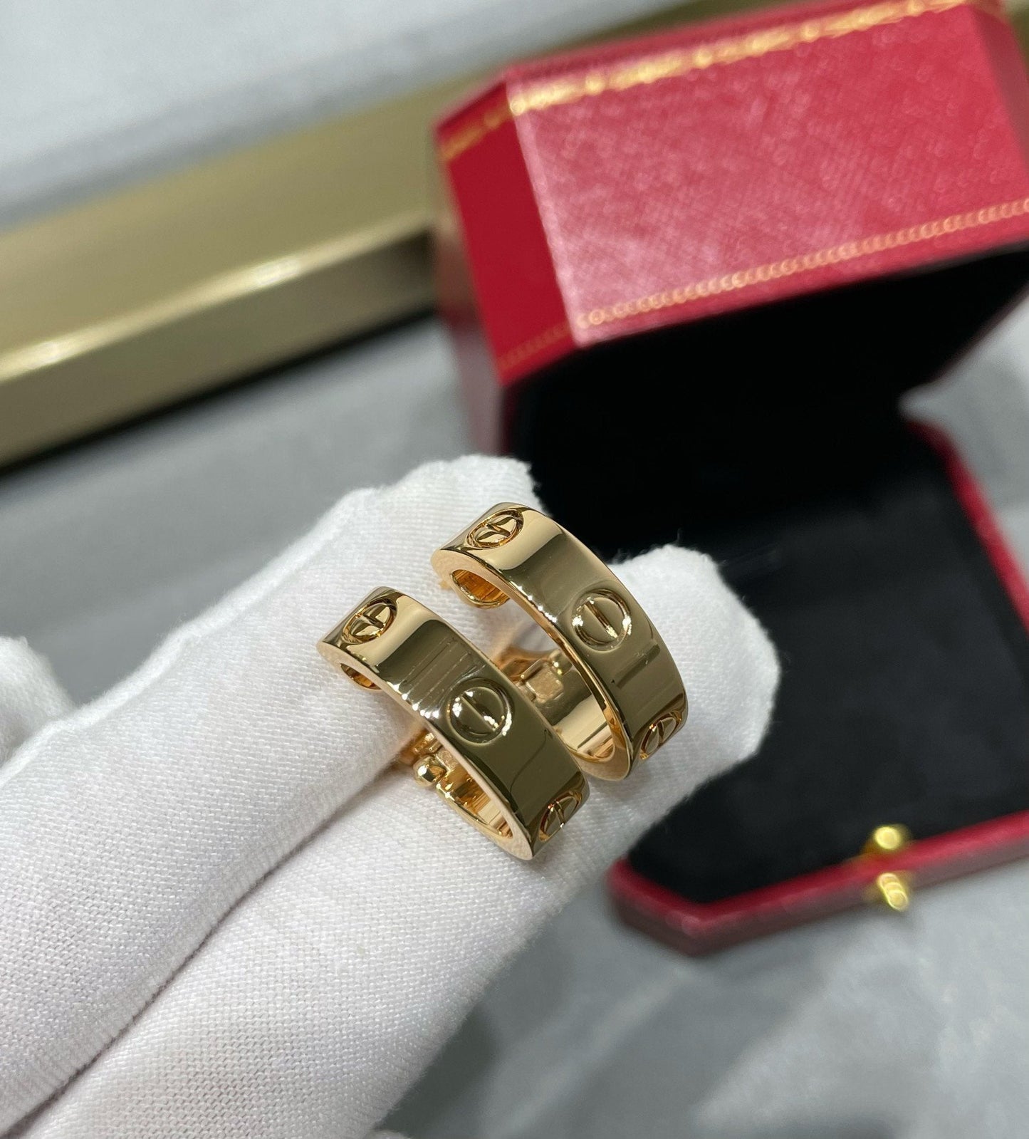 [グリッタージュエリー]LOVE 5.5MM イヤリング
