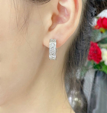 [グリッタージュエリー]LOVE 5.5mm ダイヤモンドパヴェイヤリング