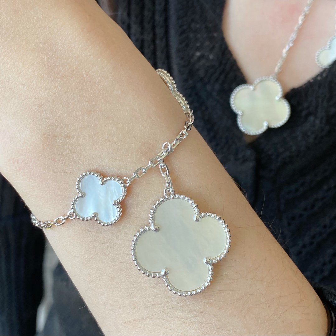 [Glitter Jewelry]CLOVER 5 MOTIF WHITE MOP SILVER BRACELET