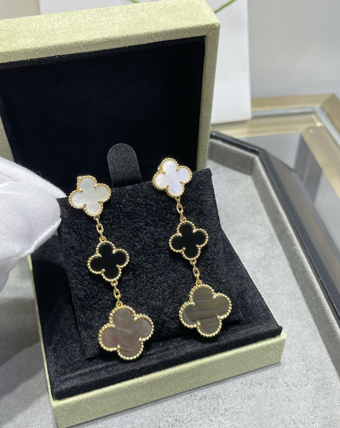 [Glitter Jewelry]CLOVER 3 MOTIF MOP ONYX DARK MOP PINK GOLD EARRINGS