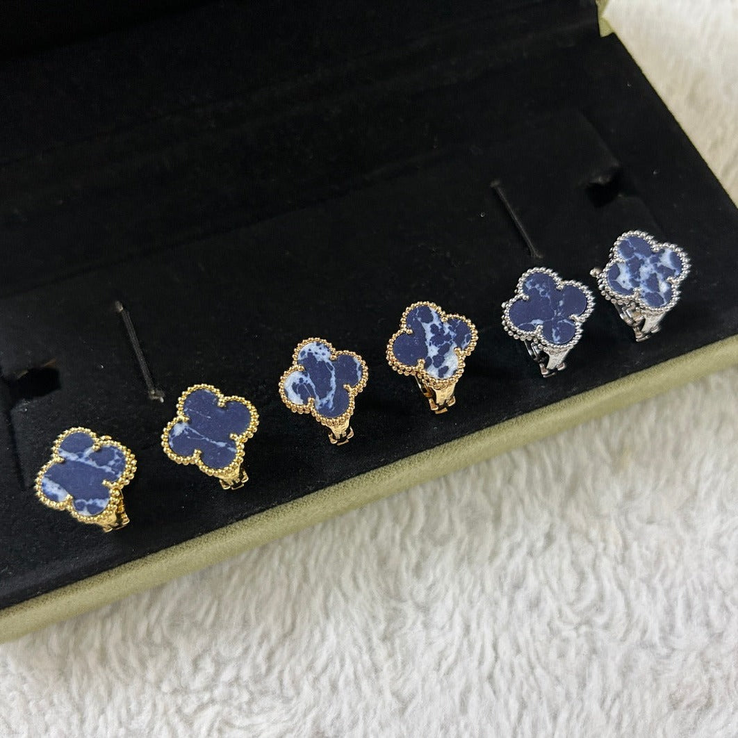 [Glitter Jewelry]CLOVER PIETERSITE MEDIUM STUD EARRINGS