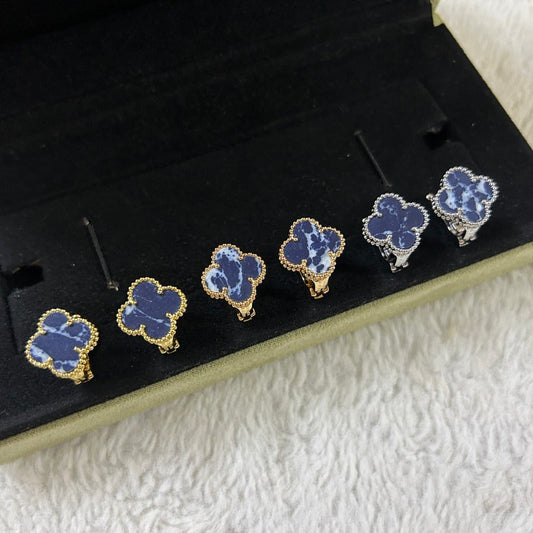 [Glitter Jewelry]CLOVER PIETERSITE MEDIUM STUD EARRINGS