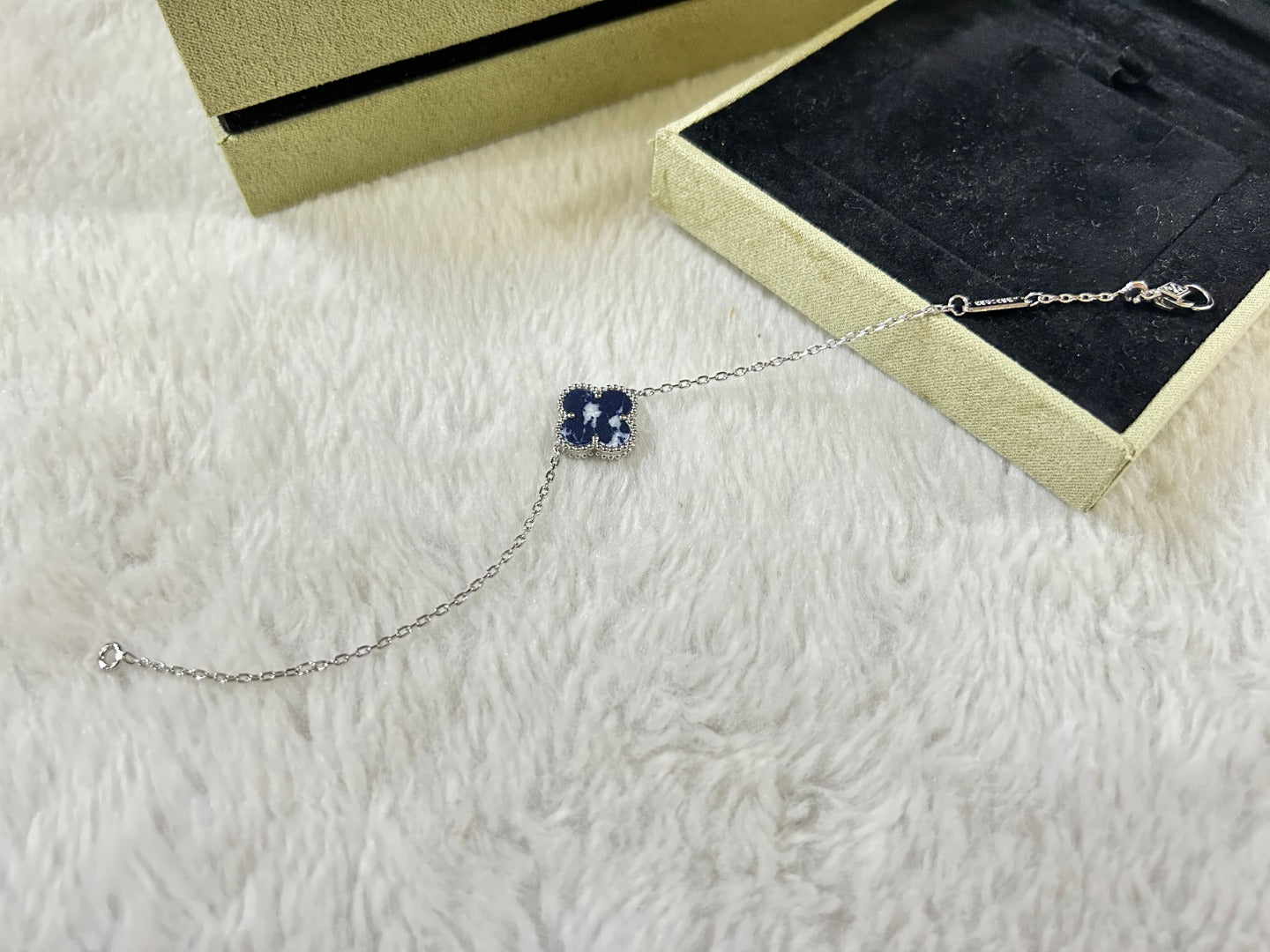 [Glitter Jewelry]CLOVER 1 MOTIF PIETERSITE BRACELET