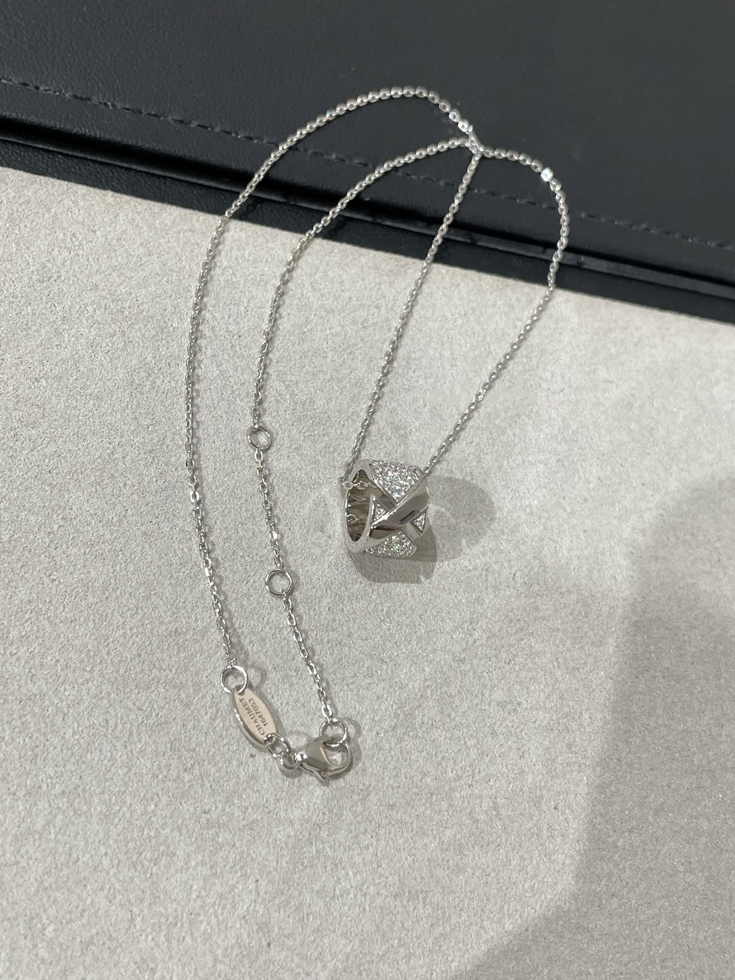 [Glitter Jewelry]LIENS EVIDENCE DIAMOND PAVED NECKLACE