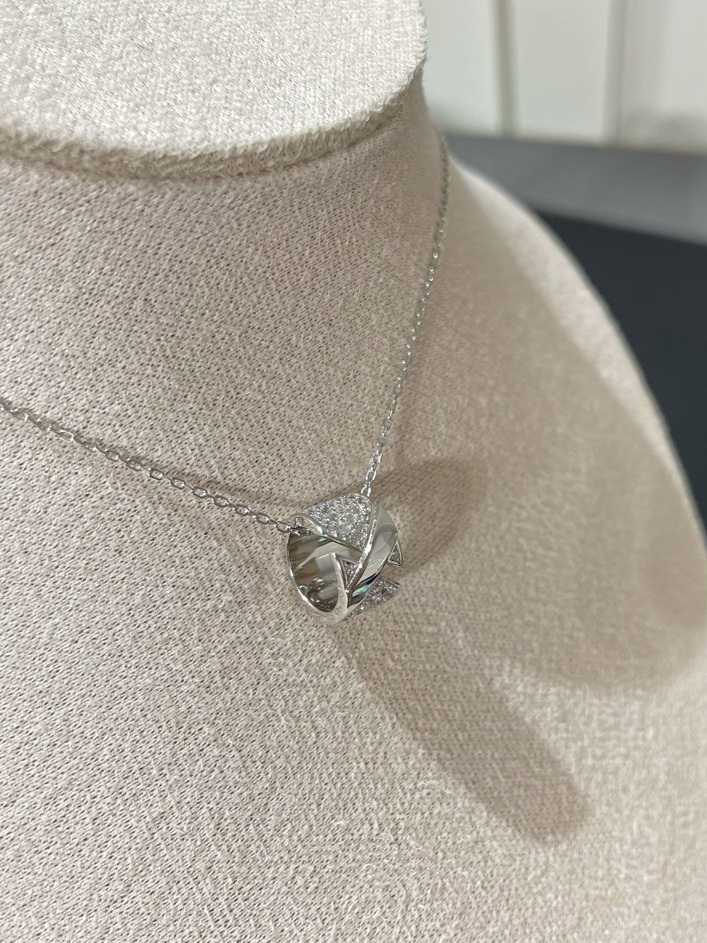 [Glitter Jewelry]LIENS EVIDENCE DIAMOND PAVED NECKLACE