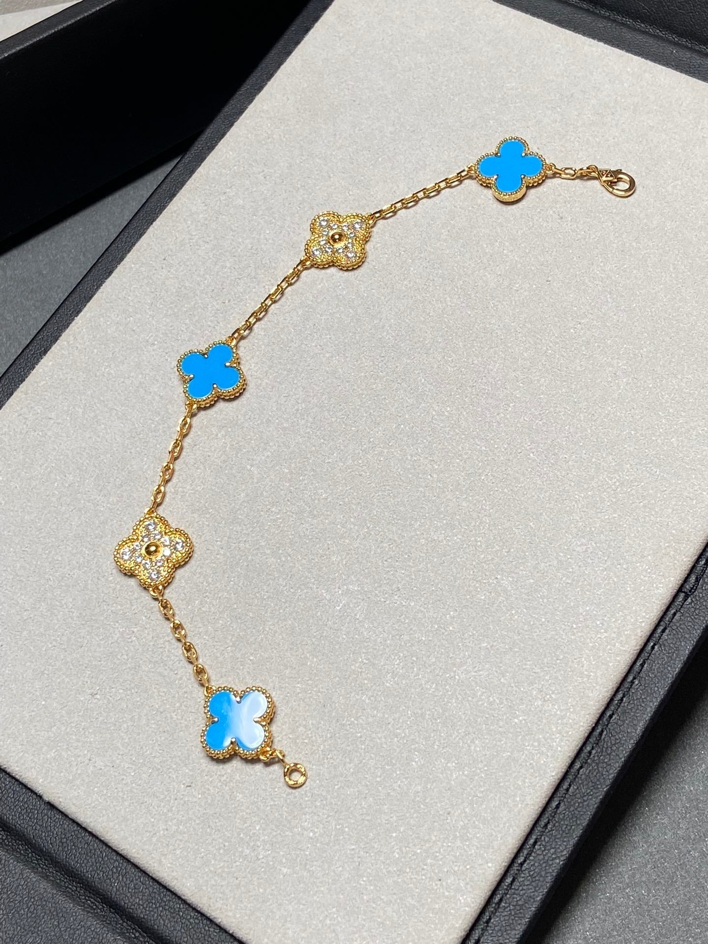 [Glitter Jewelry]CLOVER 5 MOTIF BLUE CHALCEDONY DIAMOND GOLD BRACELET