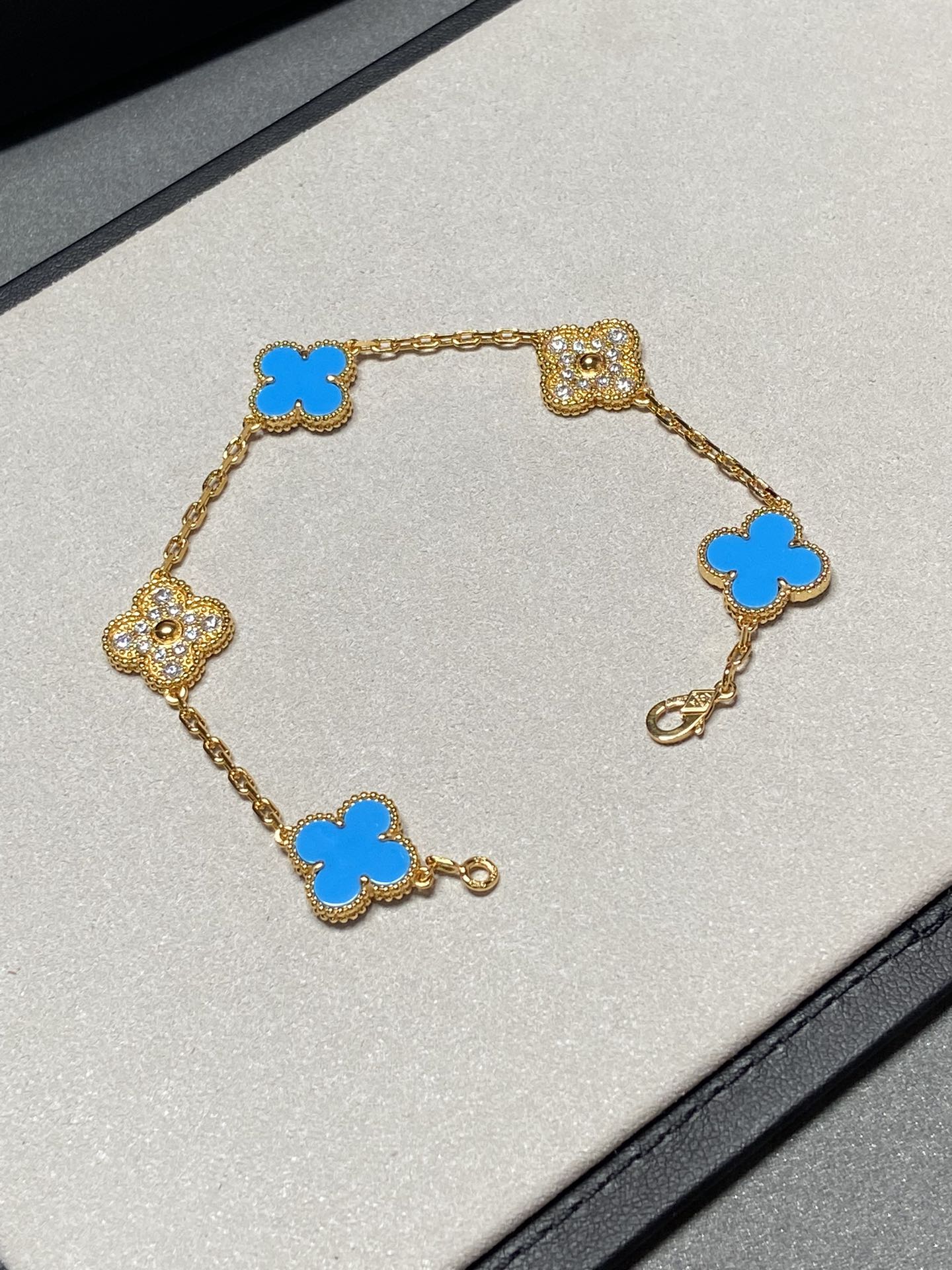 [Glitter Jewelry]CLOVER 5 MOTIF BLUE CHALCEDONY DIAMOND GOLD BRACELET