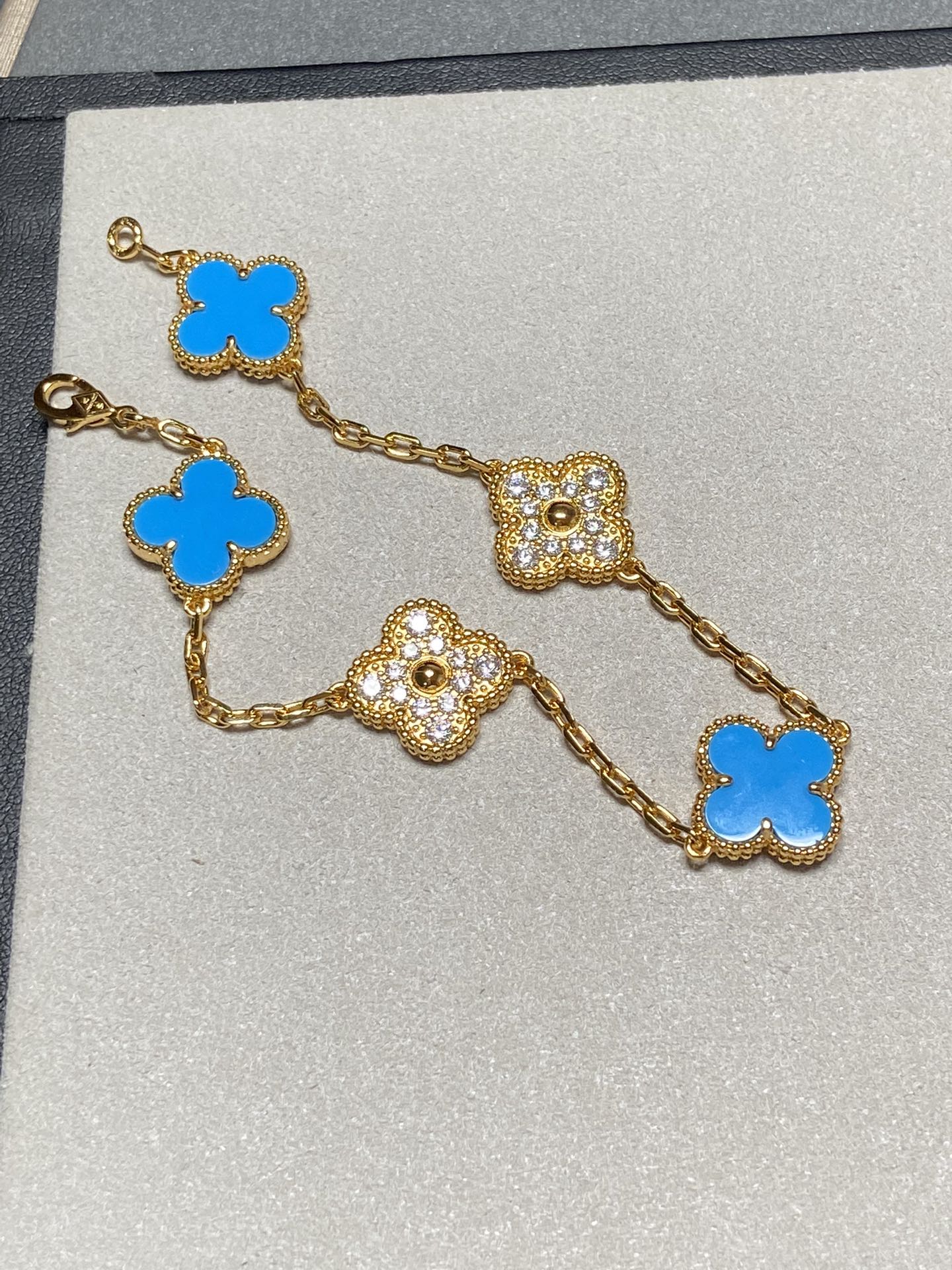 [Glitter Jewelry]CLOVER 5 MOTIF BLUE CHALCEDONY DIAMOND GOLD BRACELET