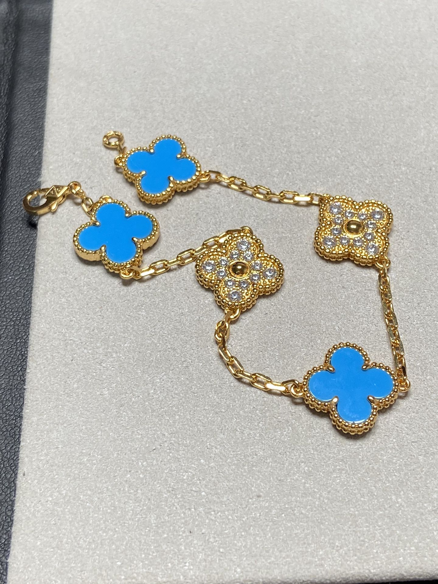 [Glitter Jewelry]CLOVER 5 MOTIF BLUE CHALCEDONY DIAMOND GOLD BRACELET