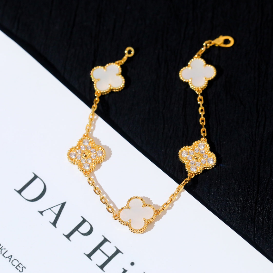 [Glitter Jewelry]CLOVER BRACELET 5 MOTIF WHITE MOP DIAMOND