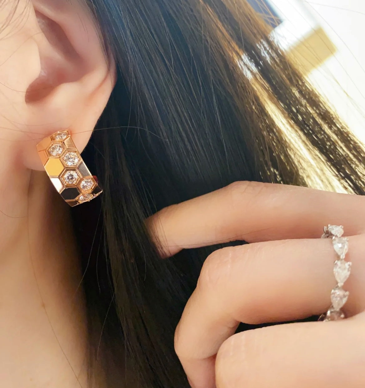 [Glitter Jewelry]BEE LOVE DIAMOND HOOP EARRINGS