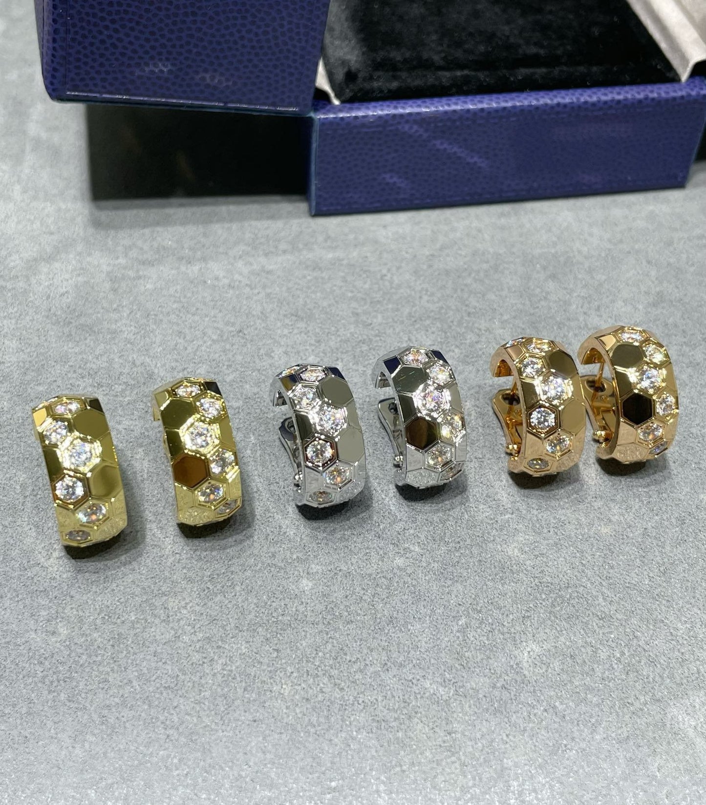 [Glitter Jewelry]BEE LOVE DIAMOND HOOP EARRINGS
