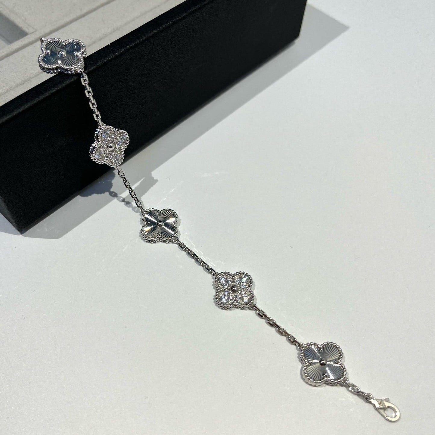 [Glitter Jewelry]CLOVER 5 MOTIF SILVER DIAMOND BRACELET